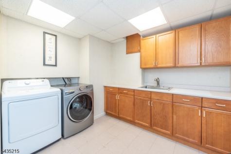 10 Ebersbach Lane Roseland NJ 07068