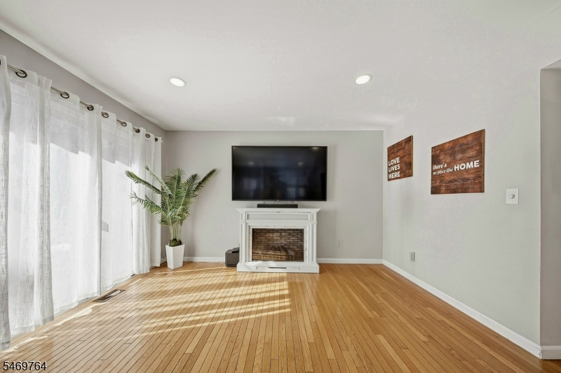 6102 N Oaks Boulevard North Brunswick NJ 08902