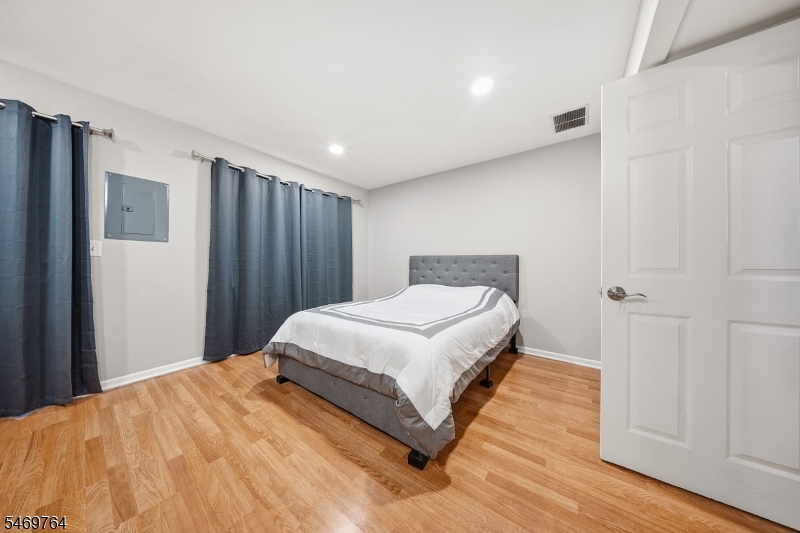 6102 N Oaks Boulevard North Brunswick NJ 08902