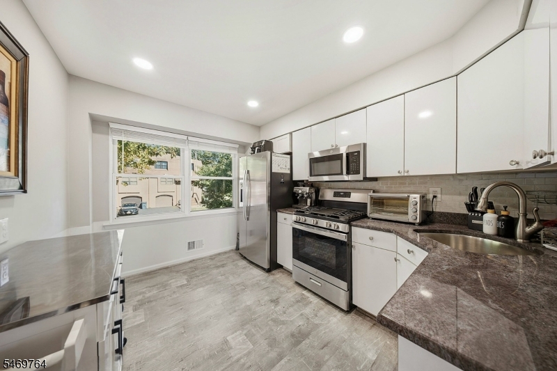6102 N Oaks Boulevard North Brunswick NJ 08902