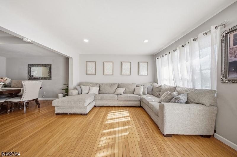 6102 N Oaks Boulevard North Brunswick NJ 08902
