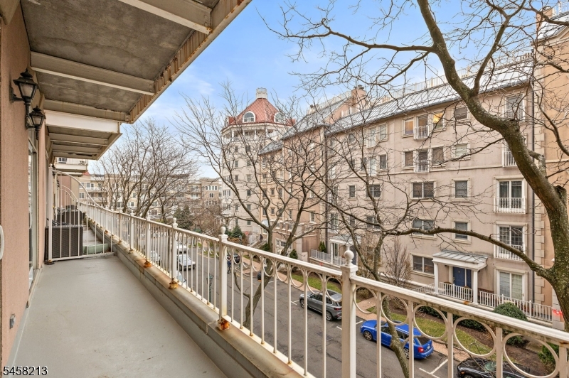 207 Shearwater Court Jersey City NJ 07305