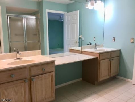32 Loch Lane Roxbury NJ 07852