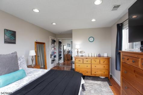 89 Vaughan Drive Newark NJ 07103