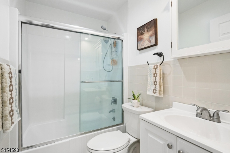 300 Pond Court Washington NJ 07676