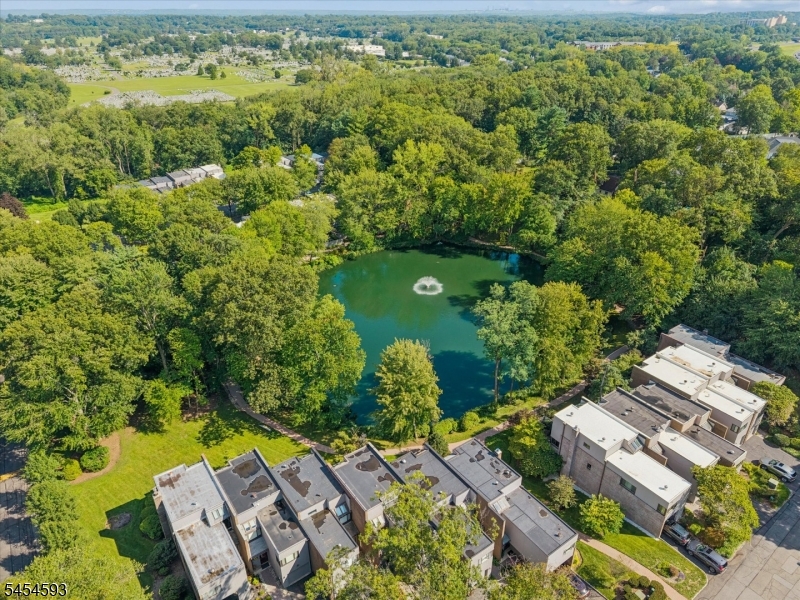 300 Pond Court Washington NJ 07676