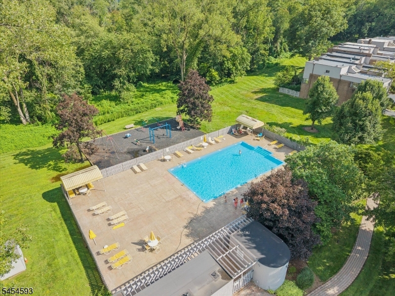 300 Pond Court Washington NJ 07676