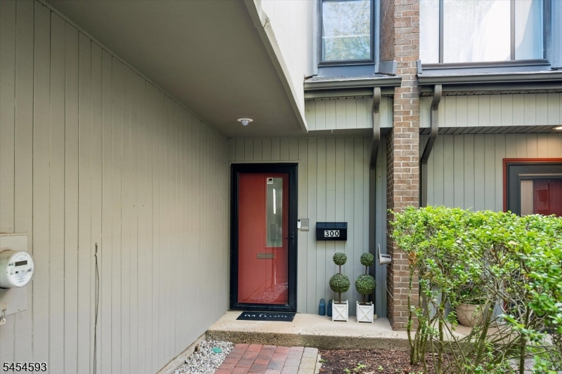 300 Pond Court Washington NJ 07676