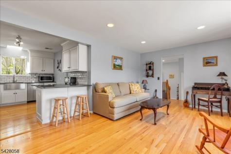 3 Whispering Way E Berkeley Heights NJ 07922