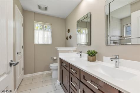 3 Whispering Way E Berkeley Heights NJ 07922
