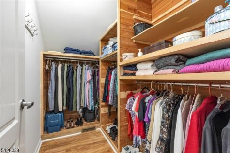 3 Whispering Way E Berkeley Heights NJ 07922