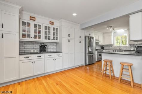 3 Whispering Way E Berkeley Heights NJ 07922