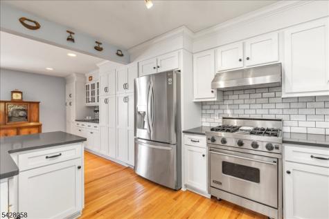 3 Whispering Way E Berkeley Heights NJ 07922