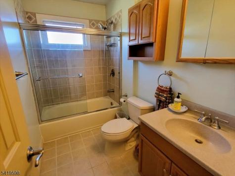 33 Hancock Court Raritan NJ 08822