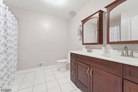 10 Cedar Court Raritan NJ 08822