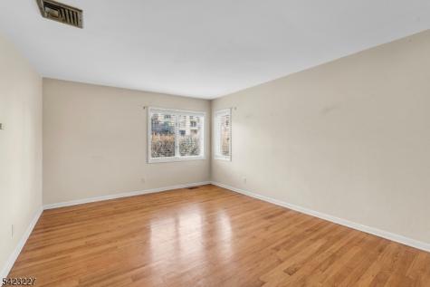 8 Cove Lane North Bergen NJ 07047