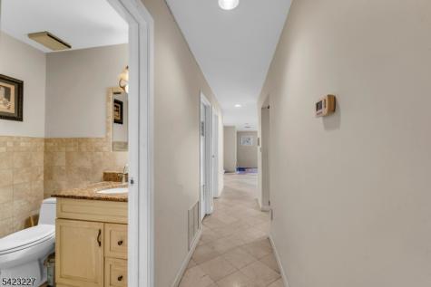 8 Cove Lane North Bergen NJ 07047