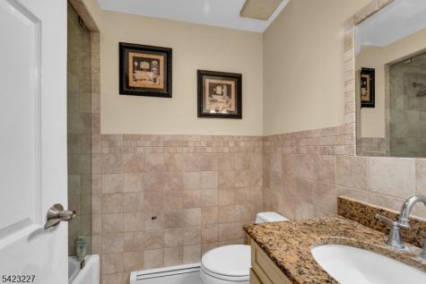 8 Cove Lane North Bergen NJ 07047