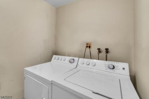 8 Cove Lane North Bergen NJ 07047