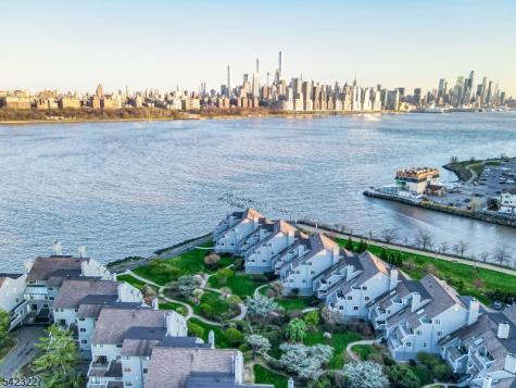8 Cove Lane North Bergen NJ 07047