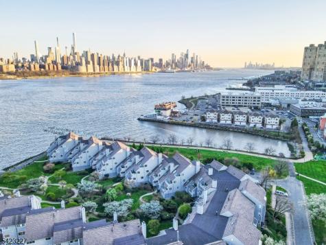 8 Cove Lane North Bergen NJ 07047