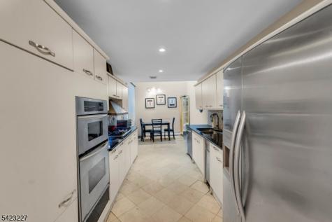 8 Cove Lane North Bergen NJ 07047