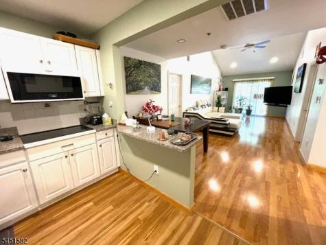 122 Cambridge Court Clifton NJ 07014