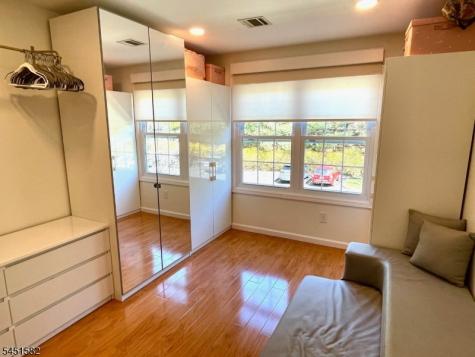 122 Cambridge Court Clifton NJ 07014