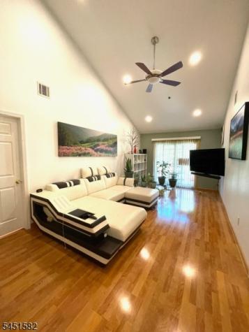 122 Cambridge Court Clifton NJ 07014