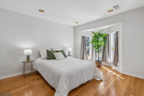 163 Dezenzo Lane West Orange NJ 07052