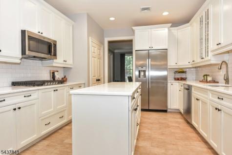 804 Fieldstone Terrace Wyckoff NJ 07481