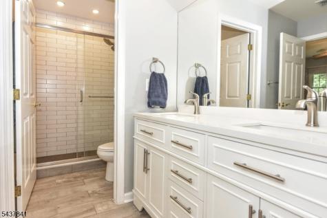 804 Fieldstone Terrace Wyckoff NJ 07481