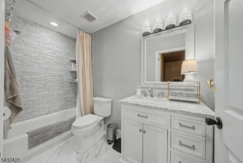 825 Sierra Drive Independence NJ 07840