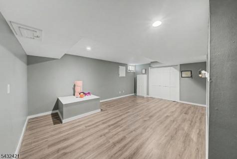 825 Sierra Drive Independence NJ 07840