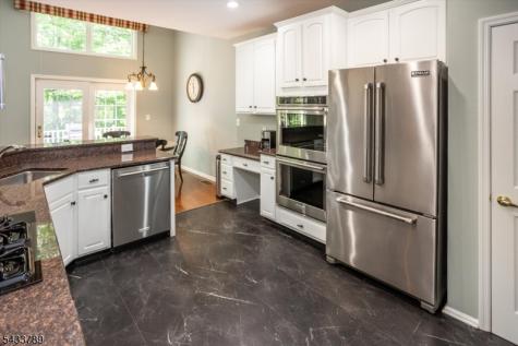 16 Wyckoff Way Chester NJ 07930