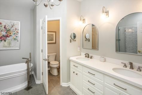 16 Wyckoff Way Chester NJ 07930