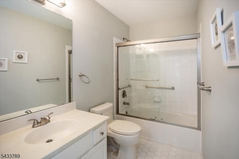 16 Wyckoff Way Chester NJ 07930