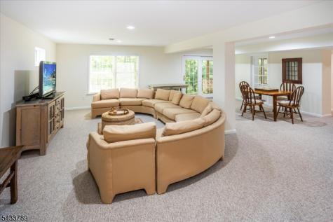 16 Wyckoff Way Chester NJ 07930