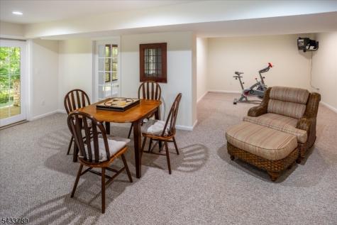 16 Wyckoff Way Chester NJ 07930