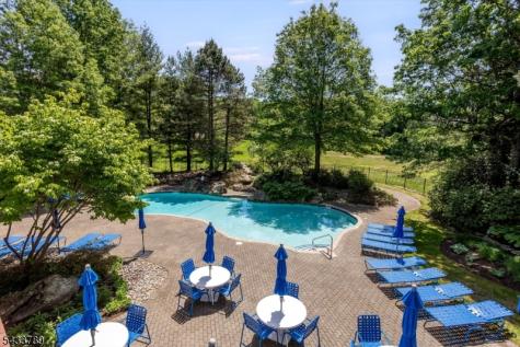 16 Wyckoff Way Chester NJ 07930