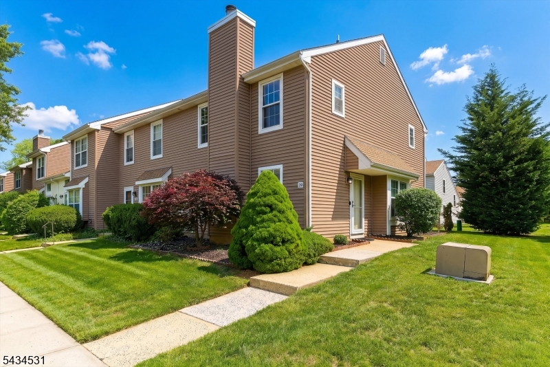39 Canterbury Circle Franklin NJ 08873