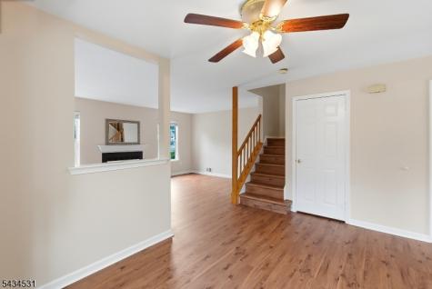 39 Canterbury Circle Franklin NJ 08873