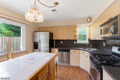 39 Canterbury Circle Franklin NJ 08873