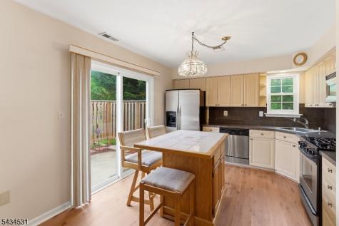 39 Canterbury Circle Franklin NJ 08873
