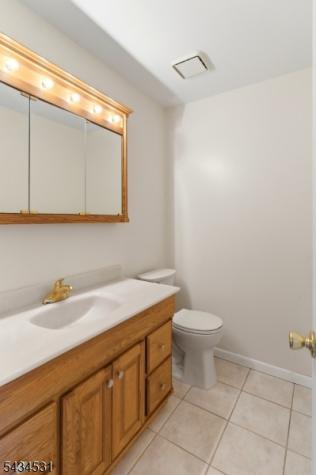 39 Canterbury Circle Franklin NJ 08873