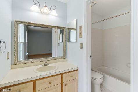 39 Canterbury Circle Franklin NJ 08873