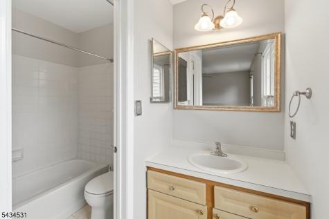 39 Canterbury Circle Franklin NJ 08873