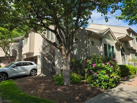 32 Robinhood Drive Mountain Lakes NJ 07046