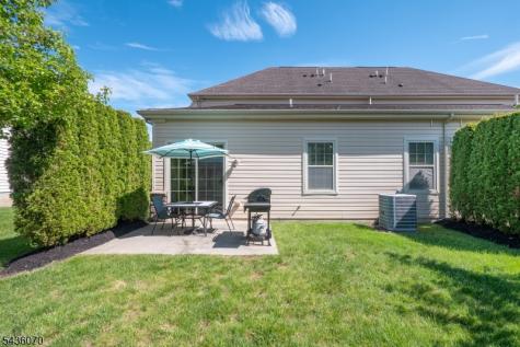 21 Sylvia Street Lopatcong NJ 08865