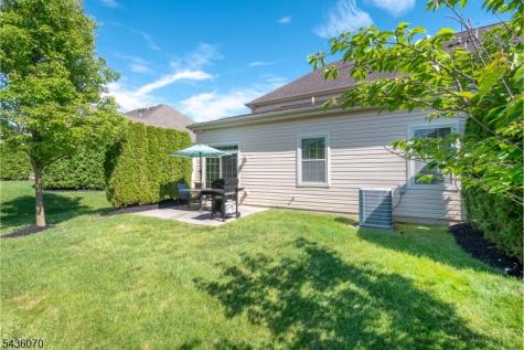 21 Sylvia Street Lopatcong NJ 08865